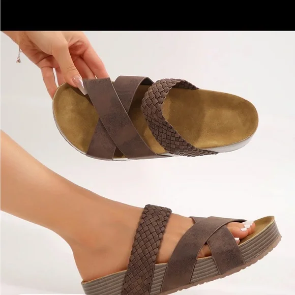 NWT Women's Brown Slide Sandals, Size 8.5 - Picture 4 of 4